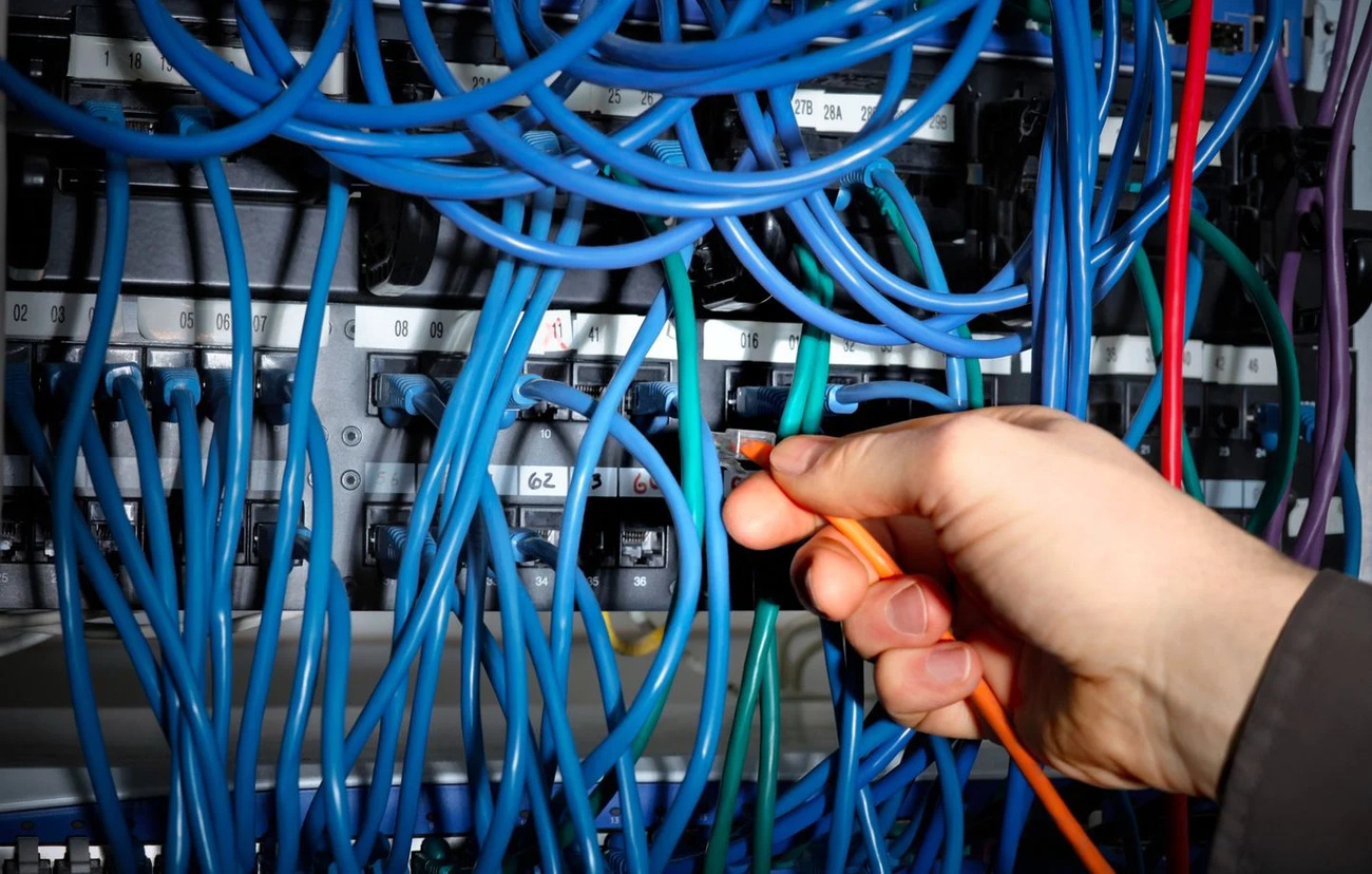 « l’arnaque à la fibre optique » explose en france, des milliers de victimes déjà recensées