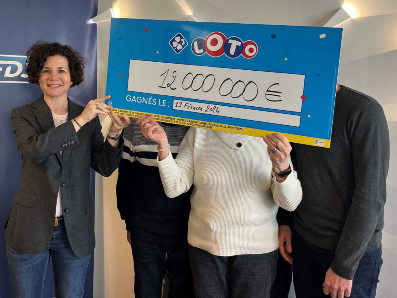 femme 12 millions d'euros dans la rue