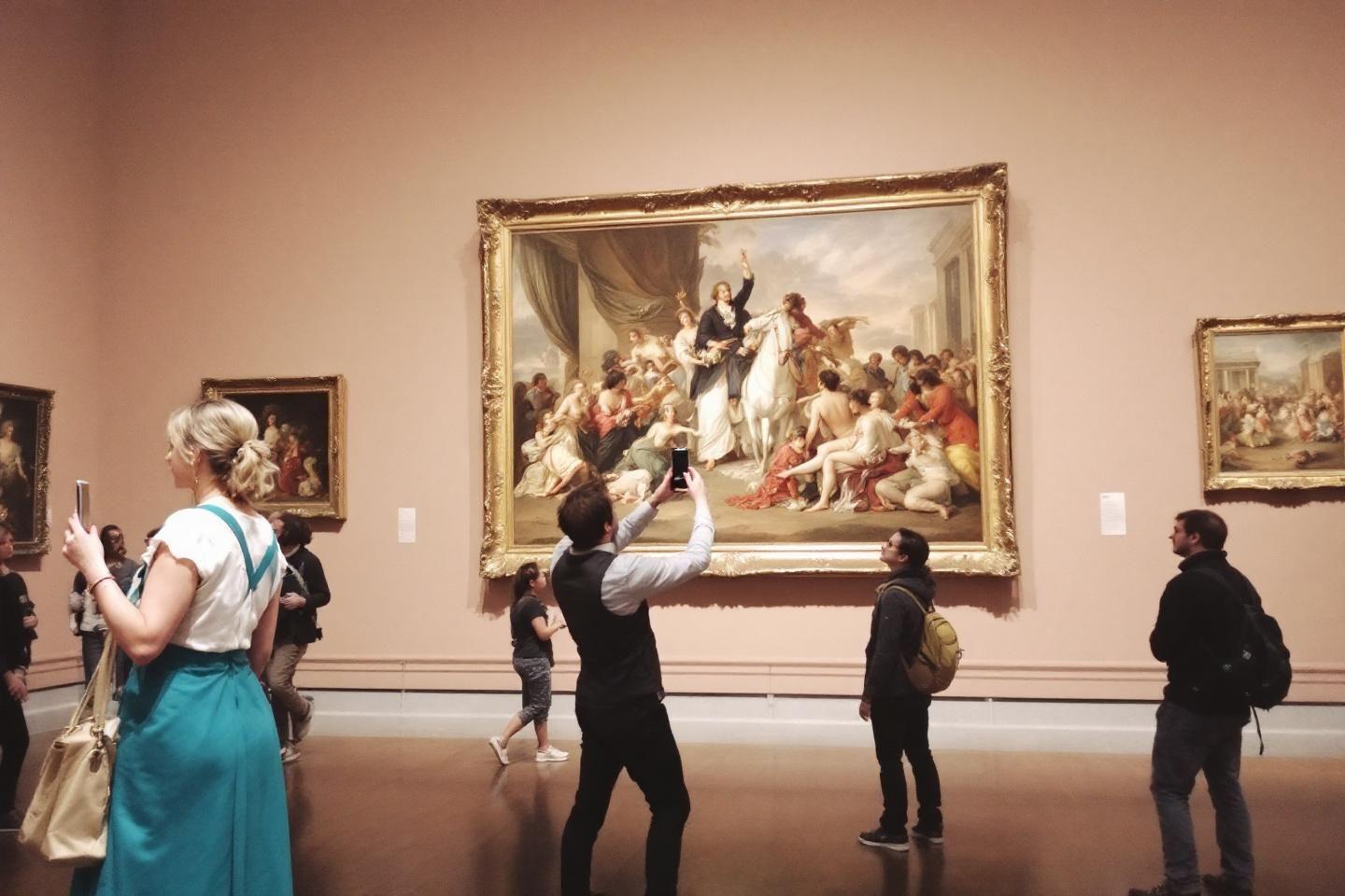 Les musées à l’ère du selfie : entre culte et consommation